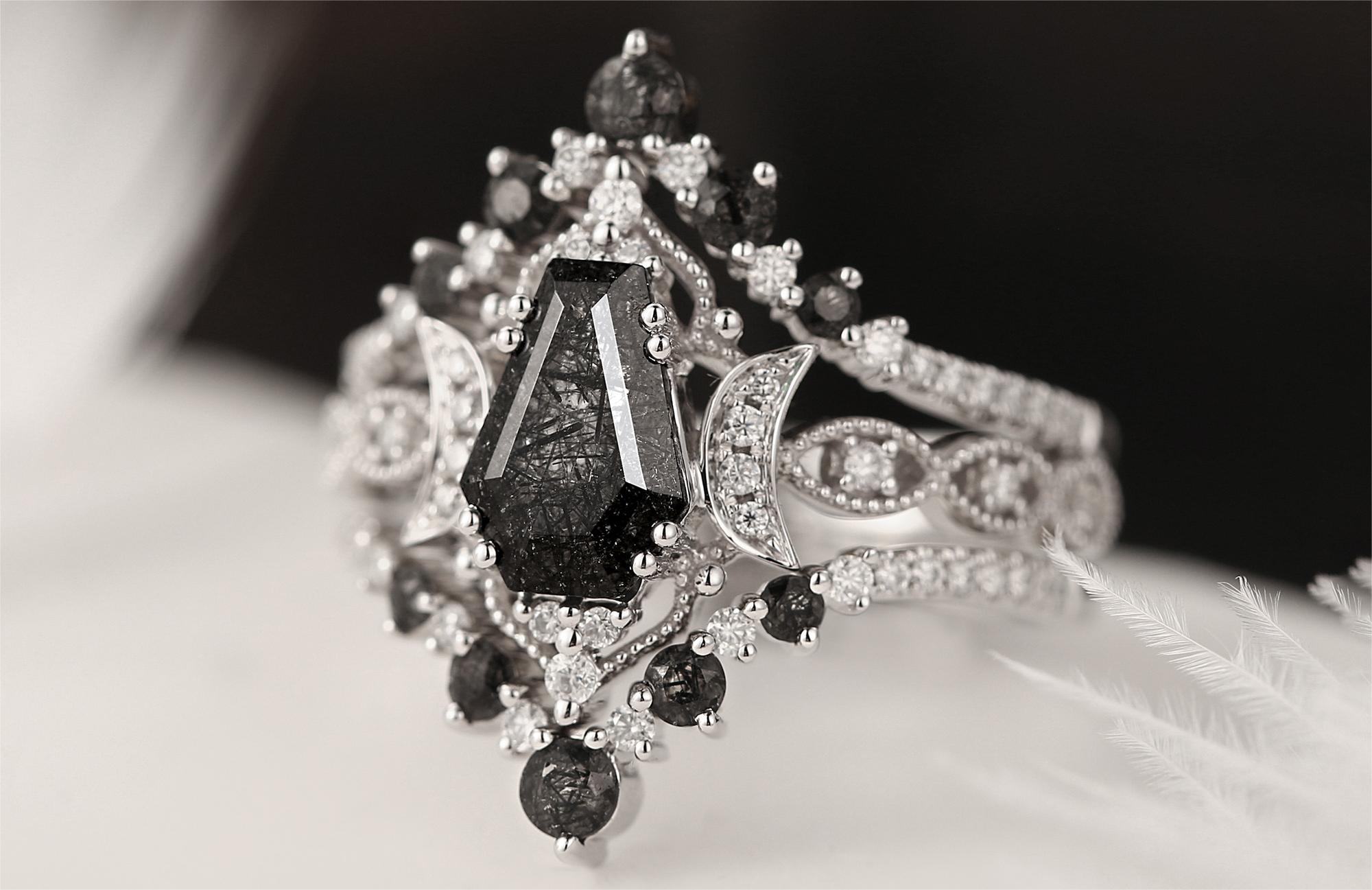 Hexagonal, Kite, Oval &amp; Pear Shape: Analyzing Different Forms of the Ring for the Hand