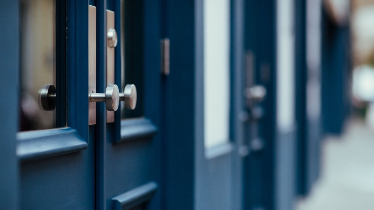 How to Evaluate a Fire Rated Door Hinge Supplier Before the Doors Go Into a Project